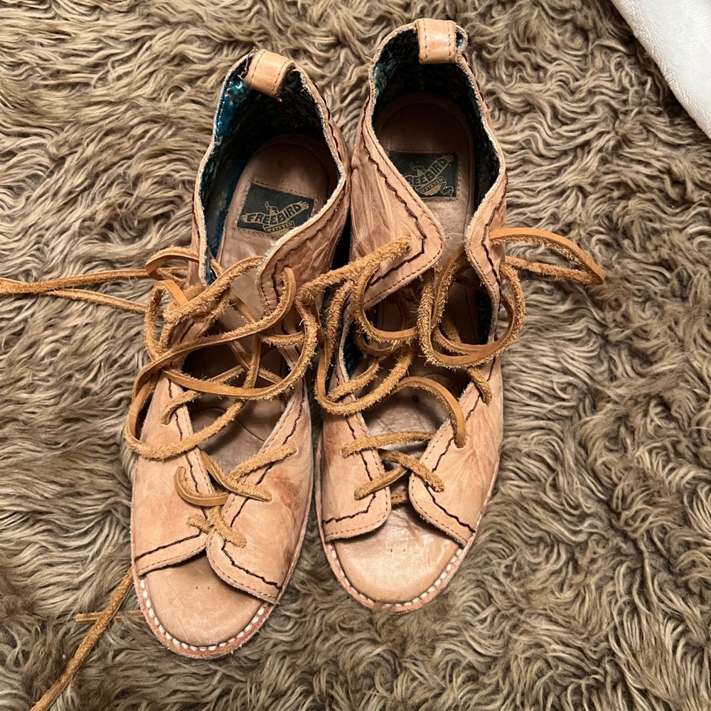 Free bird sandal